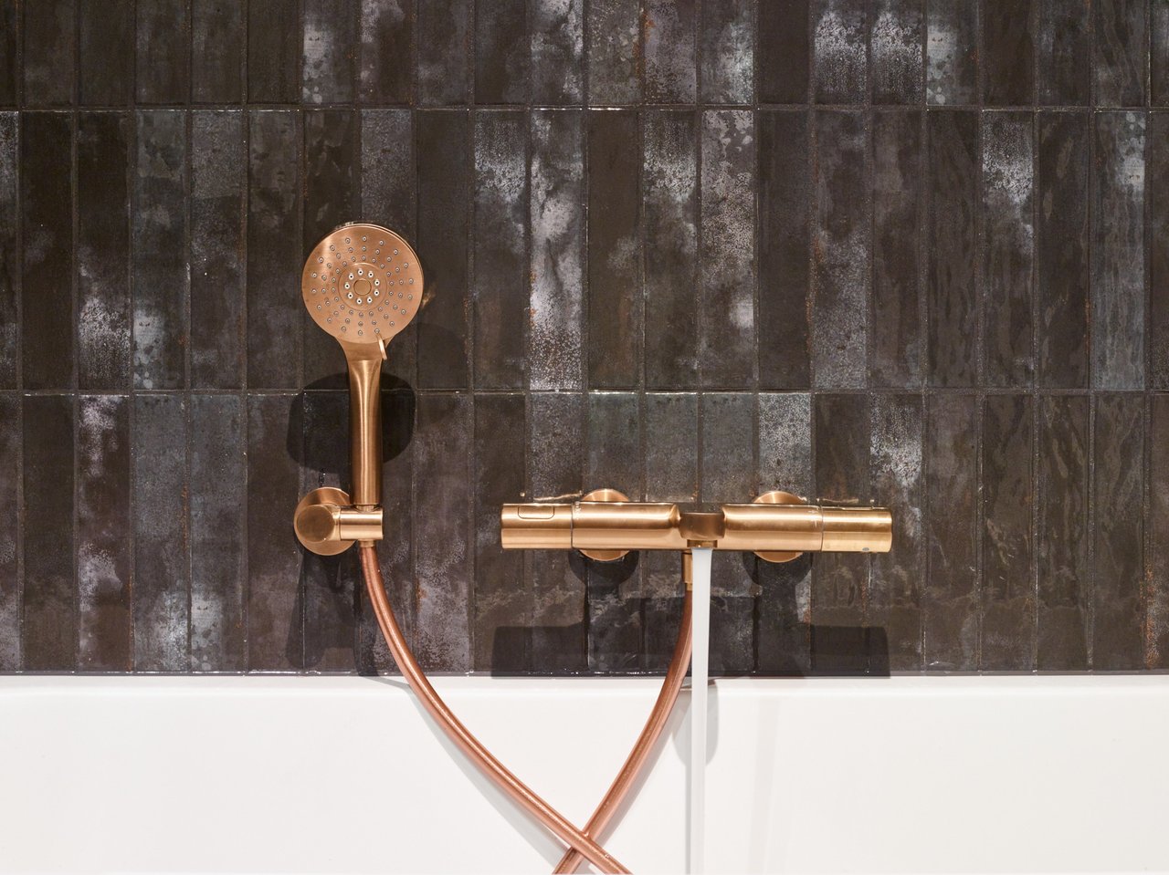 Blaufoss Apollo Thermostat-Badewannenarmatur: Wandmontage, Brushed Rosegold