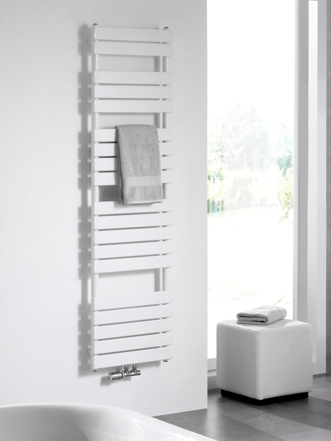 Vipera Vulcan sèche-serviettes simple 50 x 150 cm chauffage électrique blanc brillant raccordements latéral et central possibles 740W, résistance incluse