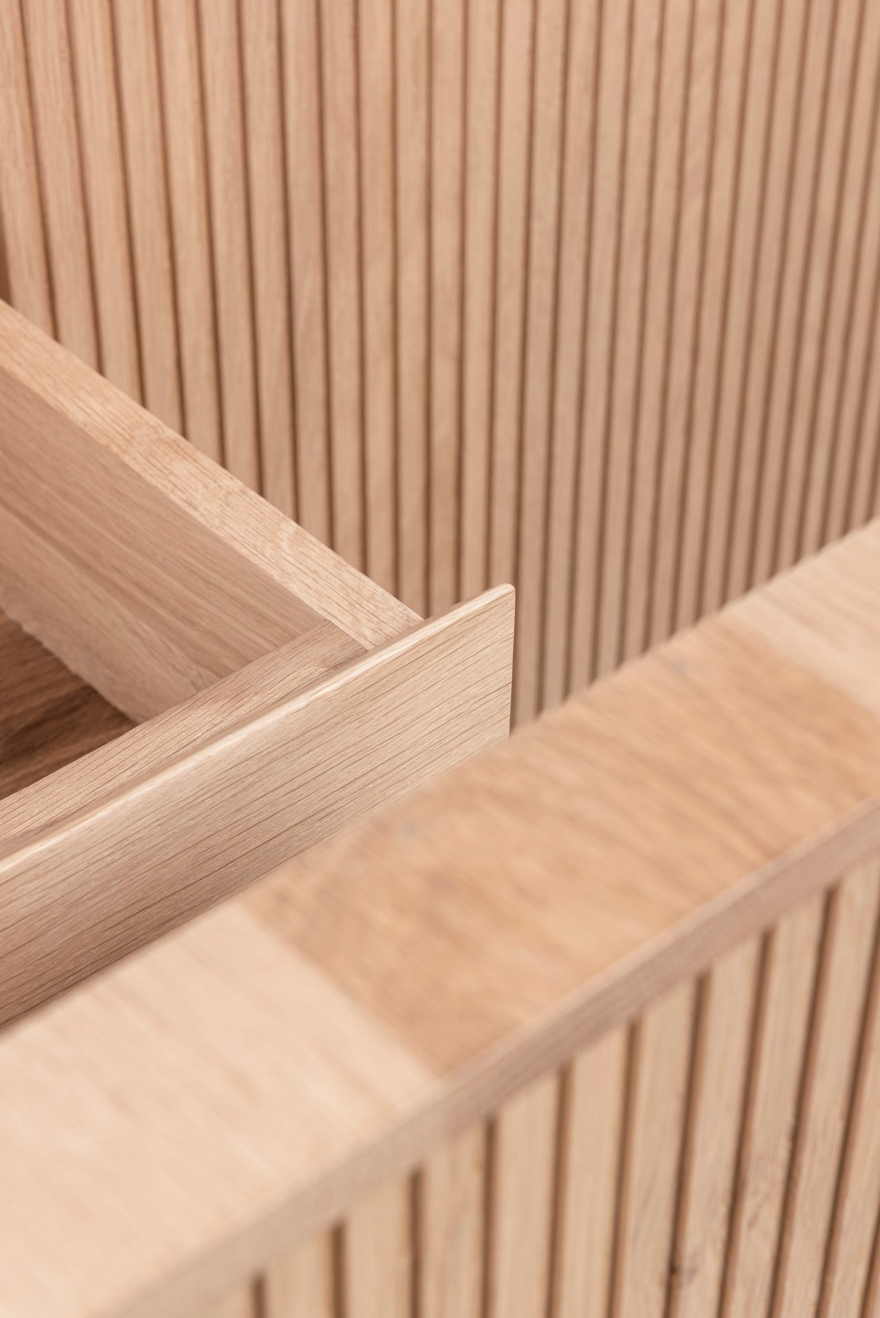 Balmani Forma meuble salle de bains suspendu 180 x 55 cm chêne naturel avec Tablo Arcato double vasque en solid surface blanc mat Nervure droite symétrique verticale