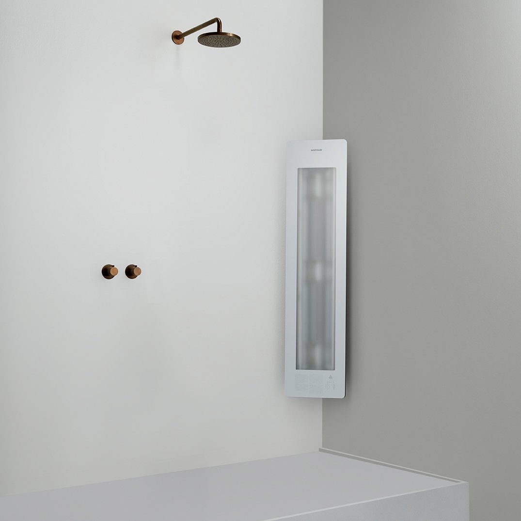 NON DISPONIBLE EN FRANCE - Sunshower Plus M d'angle en saillie en blanc avec lumière infrarouge et UV