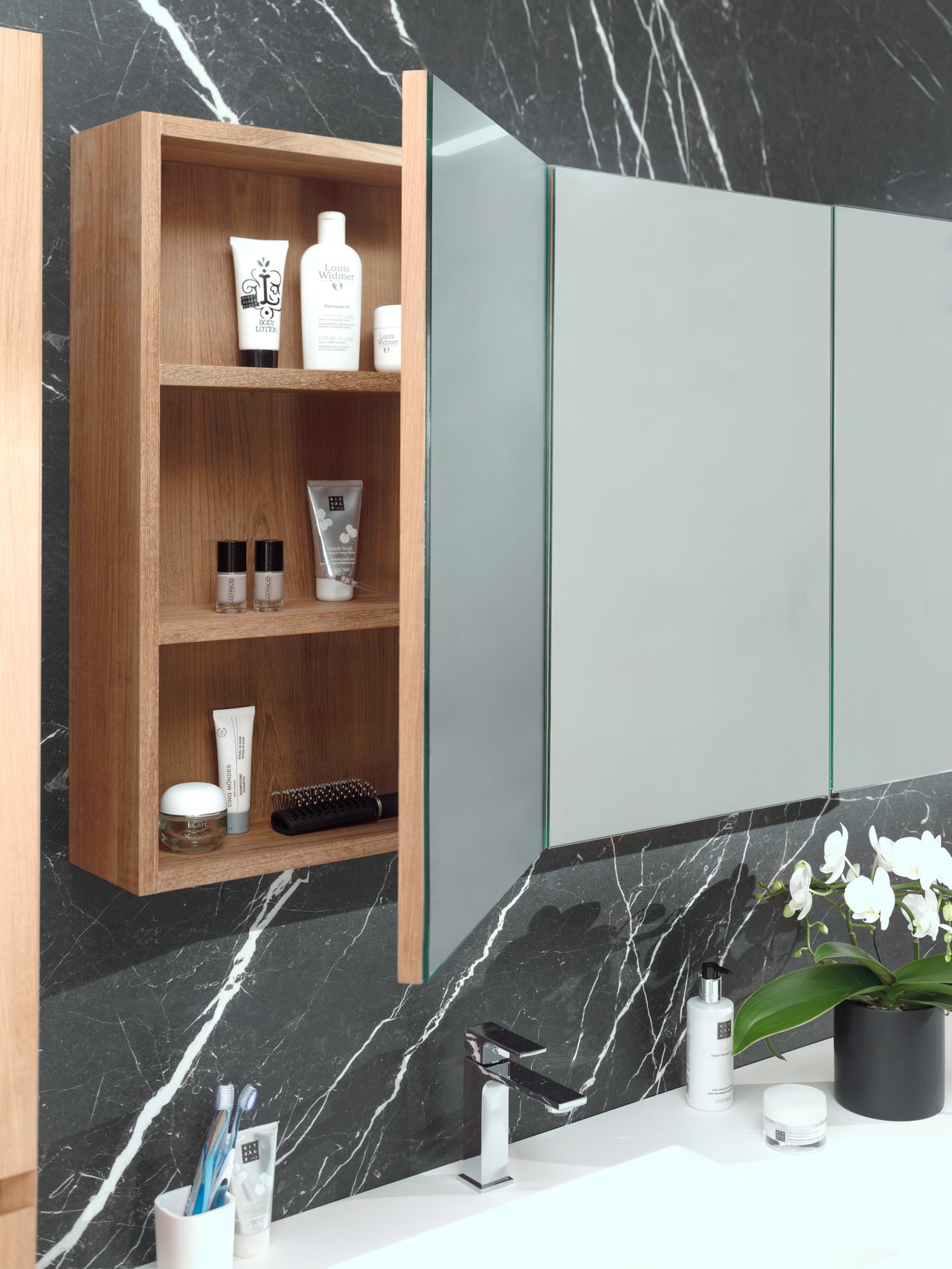 Balmani Mitra spiegelkast 135 x 18 cm teakhout