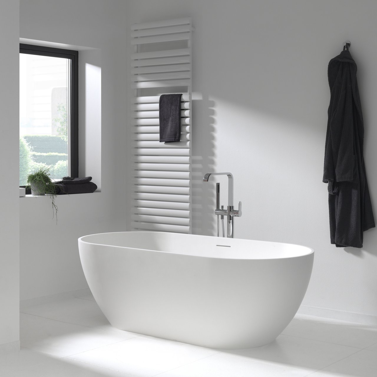 Balmani Nomina baignoire îlot ovale 169 x 80 cm Solid Surface blanc mat