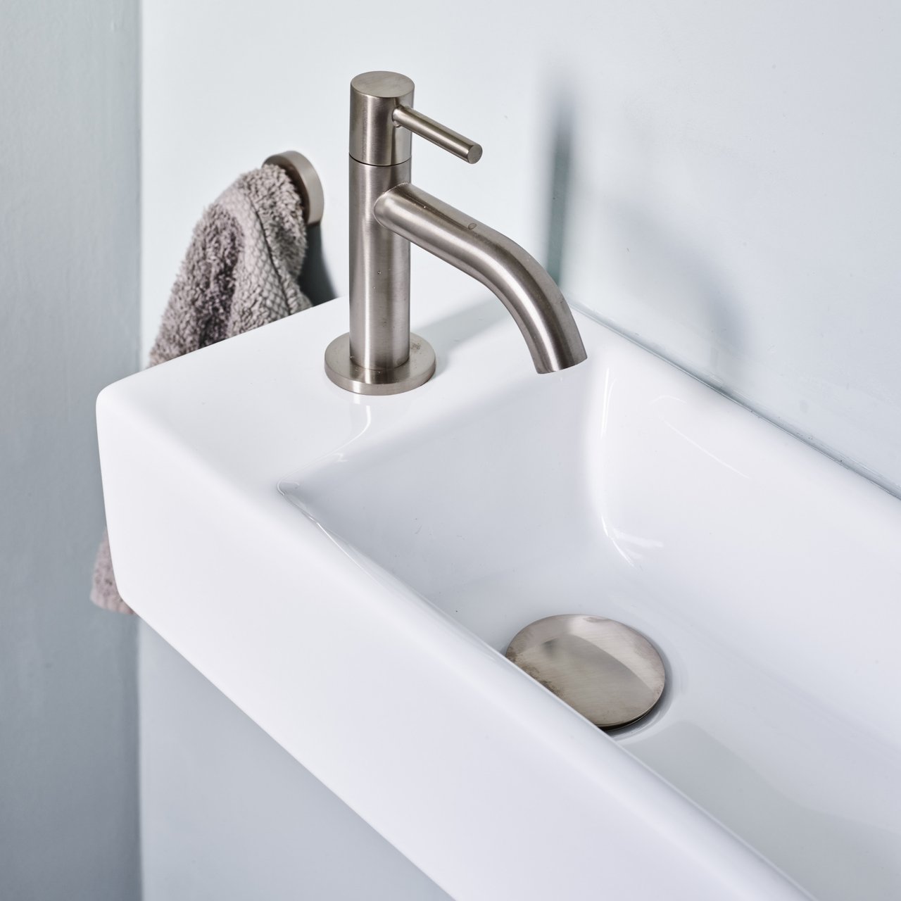 Luca Varess Cubic Handwaschbecken, Keramik weiß glänzend, 40,5 x 20 cm, Links, inklusive Chrom Wasserhahn und Zubehör