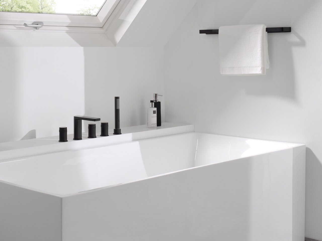 Blaufoss Sonic robinet baignoire sur gorge 5 trous avec douchette noir mat