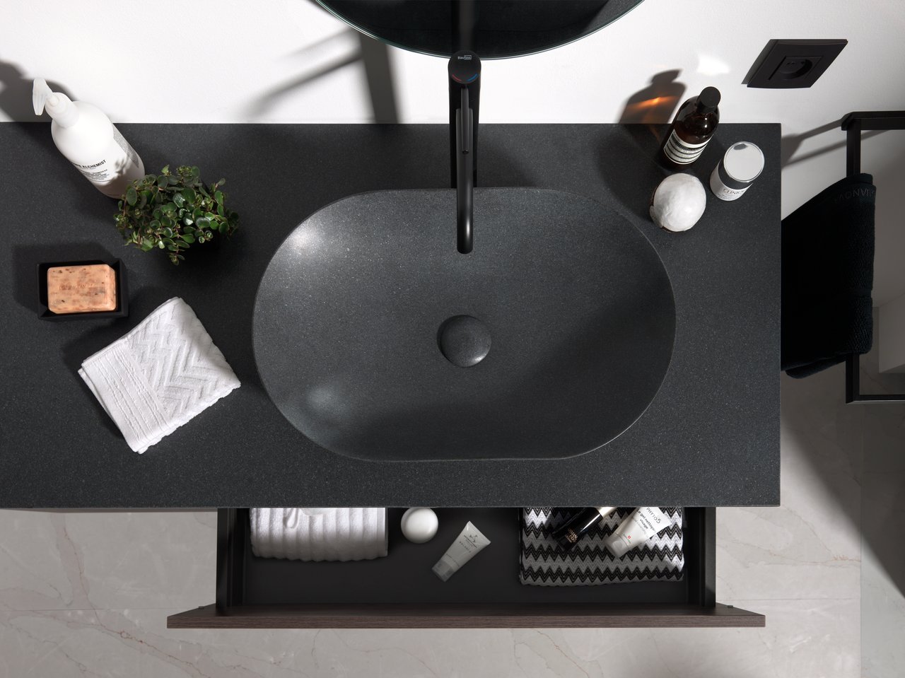Balmani Still Aufsatzwaschbecken: Granit, poliert, oval, 54 x 34 cm