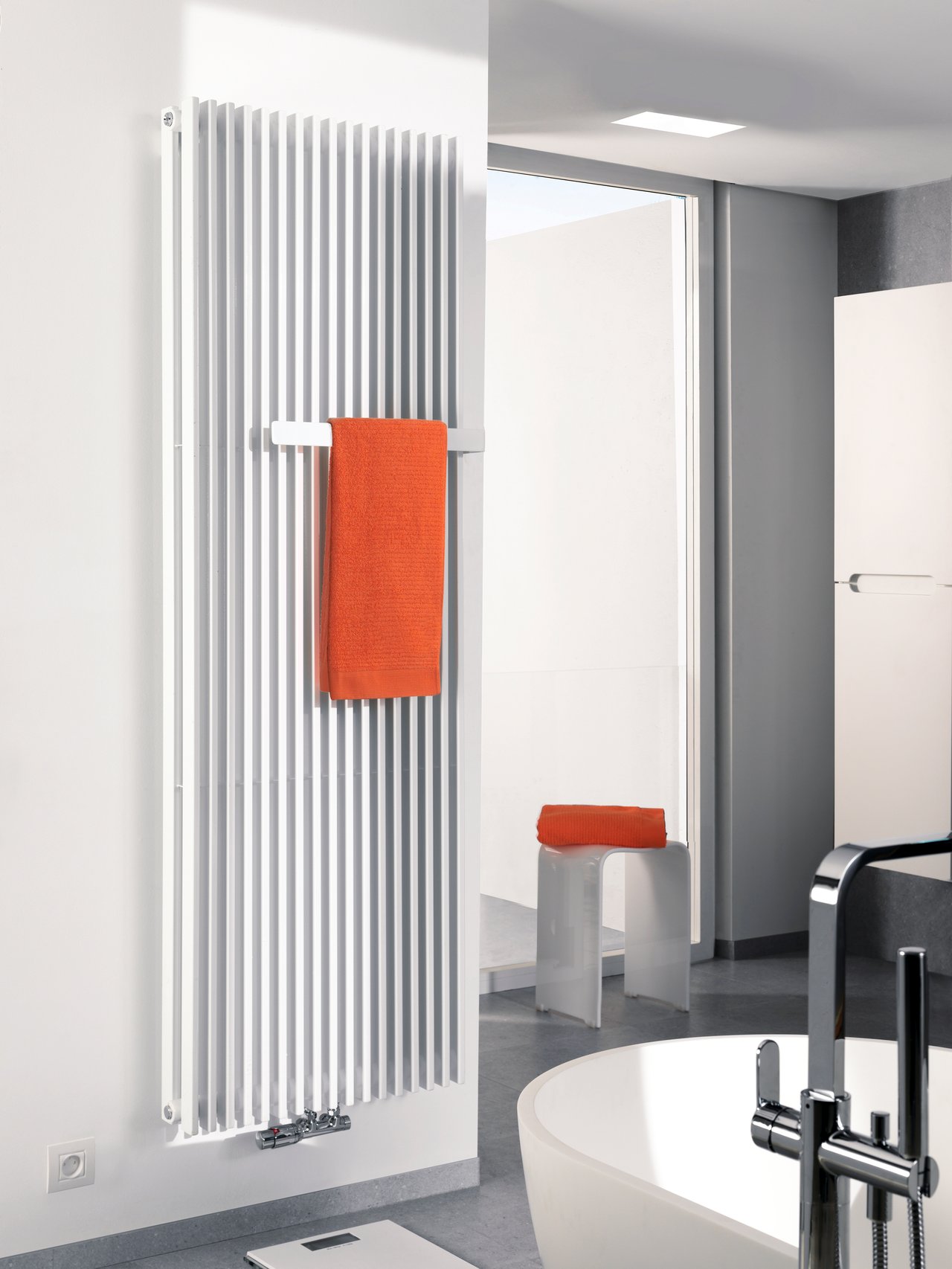 Vipera Corrason doppelter Badheizkörper, 60 x 180 cm, Zentralheizung, weiß glänzend, Seiten- und Mittelanschluss, 3.468W