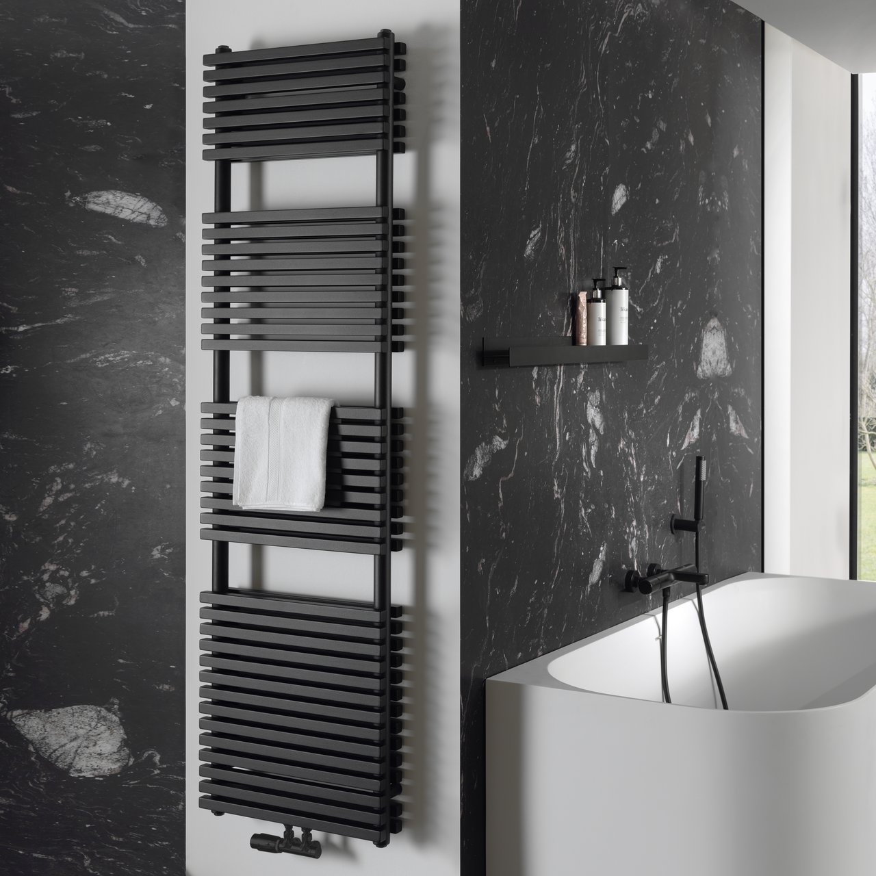 Vipera Vesuvio dubbele handdoekradiator 50 x 180 cm centrale verwarming mat zwart zij- en middenaansluiting 1799W