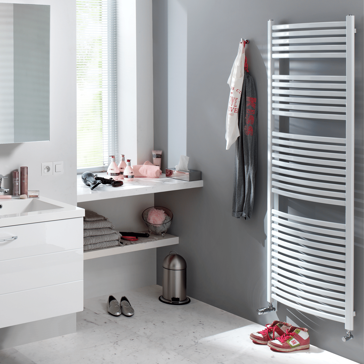 Vipera Kanza enkele handdoekradiator 50 x 150 cm centrale verwarming mat wit zij- en middenaansluiting 842W