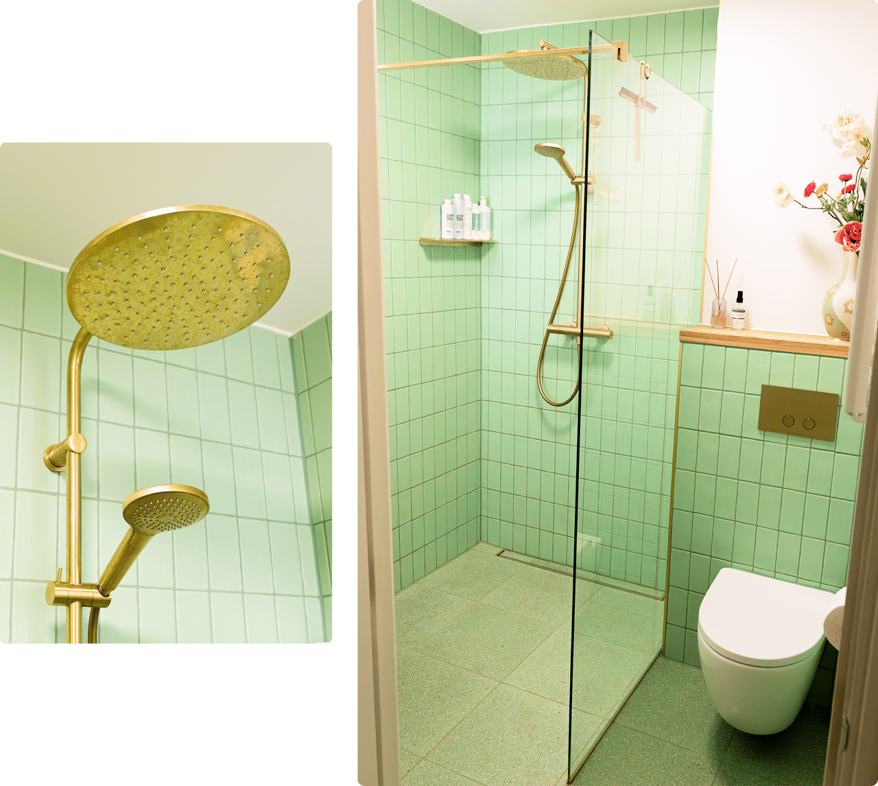 In diesem x²o Badezimmer siehst du eine begehbare Dusche mit goldener Regendusche und Handbrause, grüne Wandfliesen, eine Glasabtrennung, ein wandhängendes WC mit goldener Drückerplatte und ein Holzbrett mit Deko.