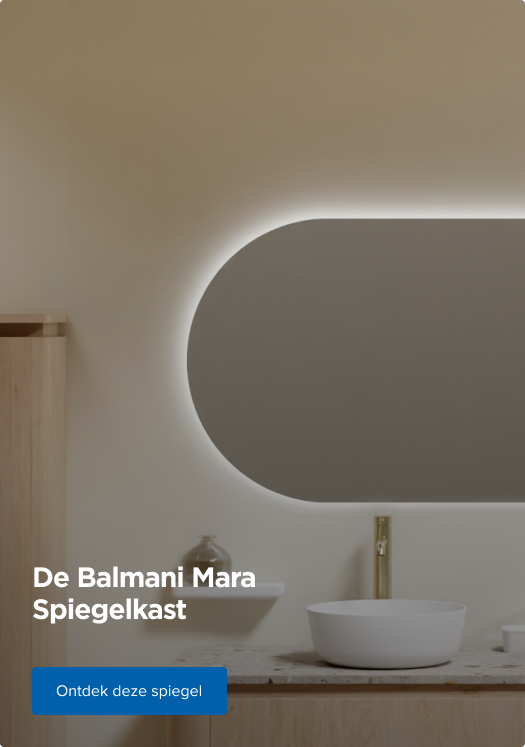 In deze x²o badkamers zie je de Balmani Mara spiegelkast met afgeronde hoeken, LED-verlichting rondom en beige wandtegels als achtergrond.