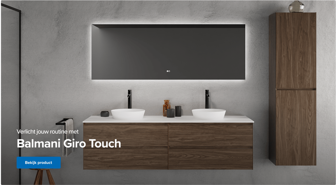 Moderne badkamer met houten ladekasten, dubbele witte waskommen, zwarte kranen en een brede, verlichte spiegel – stijlvolle Balmani Giro Touch van x²o badkamers.