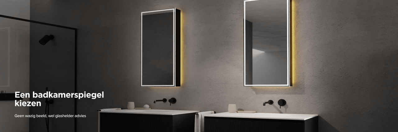 x²o badkamers met twee verlichte verticale spiegels aan een grijze wand, elk boven een strak zwart wastafelmeubel met witte waskom, minimalistische zwarte kraan, beige accessoires en een zwarte inloopdouche zichtbaar links.