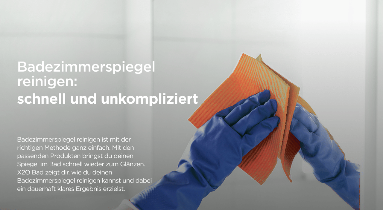 Nahaufnahme von Händen mit blauen Handschuhen, die mit einem orangefarbenen Tuch einen Spiegel in einem X²O Badezimmer reinigen, begleitet von erklärendem Text.