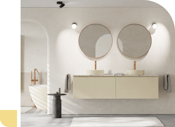 Minimalistische badkamer met zwevend beige wastafelmeubel, ronde spiegels en gouden accenten voor een luxe uitstraling.