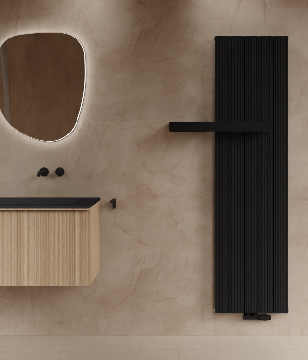 Radiateur design noir avec étagère, combiné avec meuble vasque en bois et miroir organique.