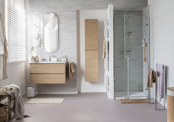 Une salle de bains aussi élégante que fonctionnelle