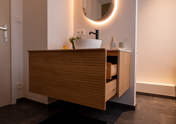 Entspannungsritual in natürlichen Tönen