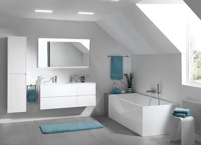 badkamer bad kast wastafel spiegel