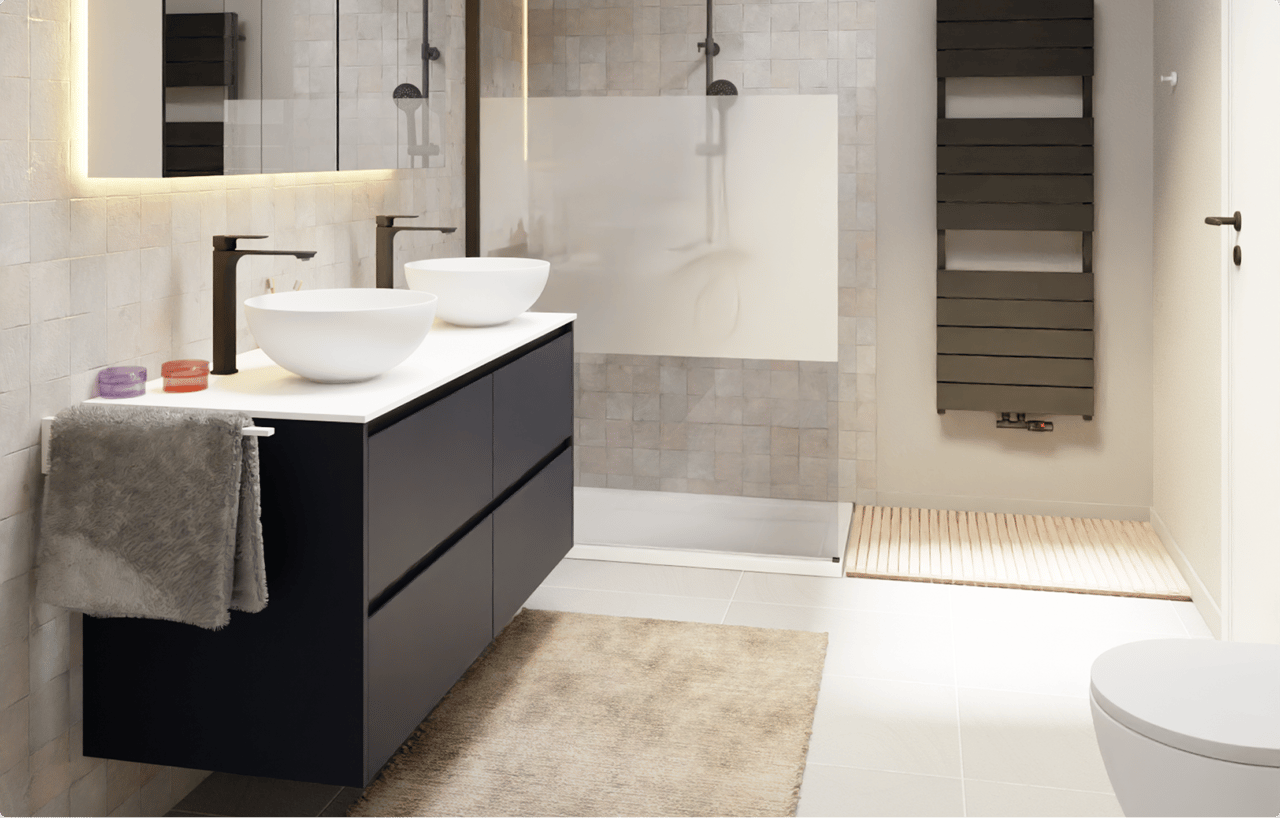 ruime badkamer met matzwart meubel, dubbele witte waskom, betegelde muren en inloopdouche. Slim ontwerp van x²o badkamers.