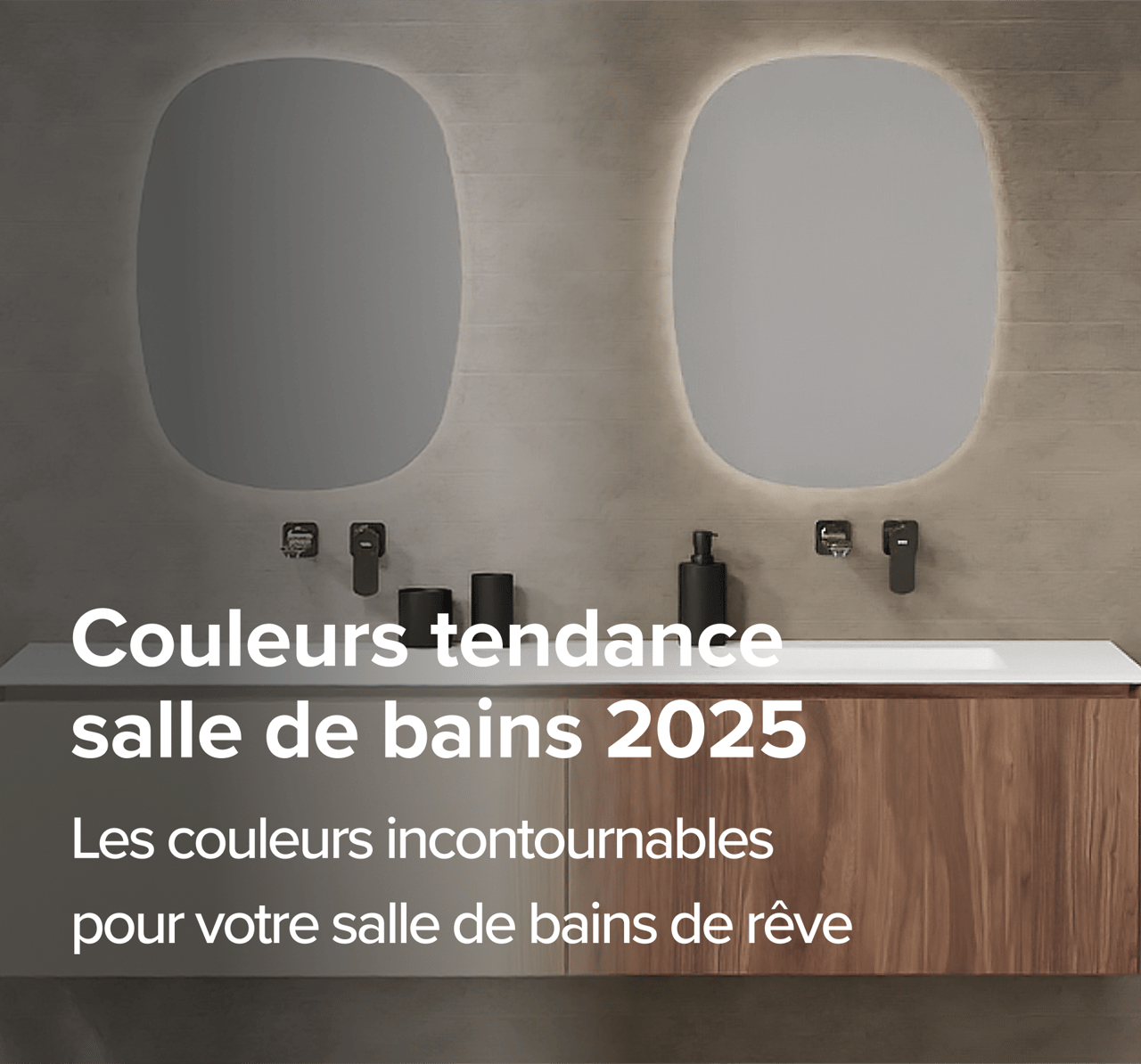 Salle de bain tendance aux tons terre, avec meuble suspendu minimaliste, miroirs asymétriques rétroéclairés et colonne en bois. Les détails noirs dans la douche et les accessoires ajoutent une touche contemporaine. Un design visionnaire de x²o badkamers pour 2025.