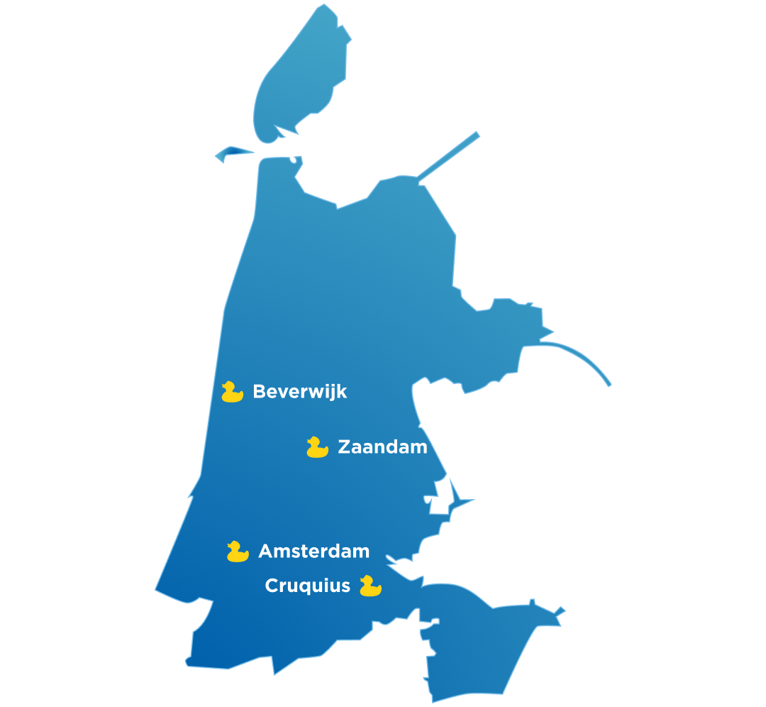 Blauwe kaart van Noord-Holland met x²o badkamers showrooms aangeduid in Beverwijk, Zaandam, Amsterdam Cruquius en Cruquius.