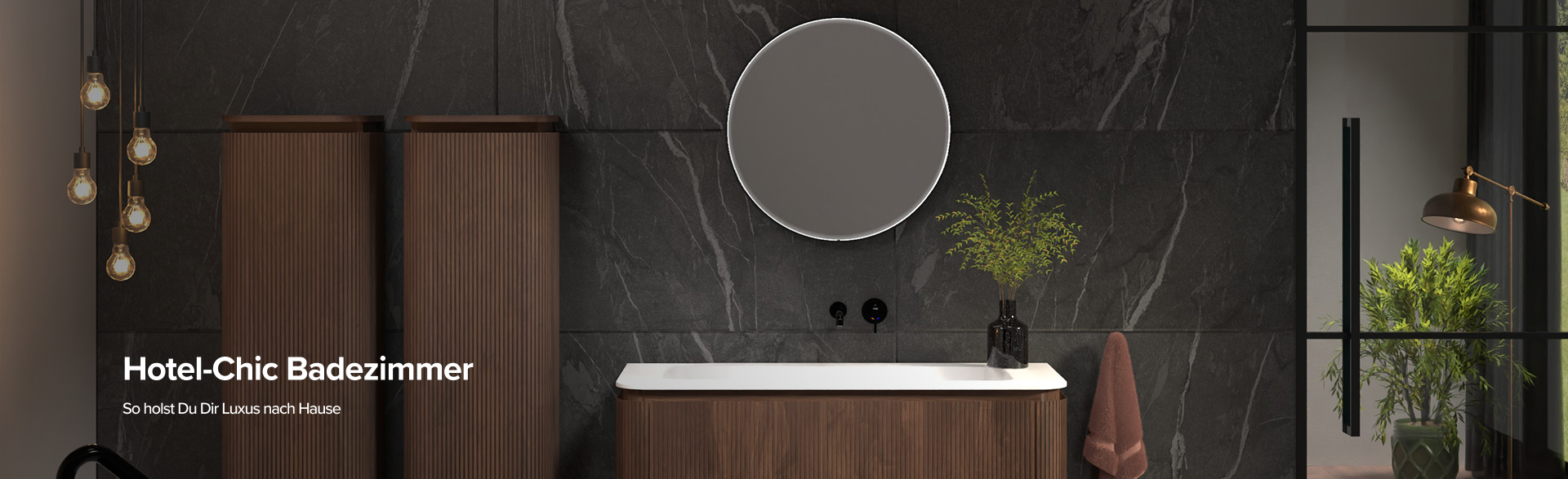 Luxuriöses x²o Bad im Hotel-Chic-Stil. Dunkle Natursteinwand, beleuchteter runder Spiegel und gerillte Holzmöbel. Hängelampen und eine schwarze Armatur sorgen für eine warme, exklusive Atmosphäre.