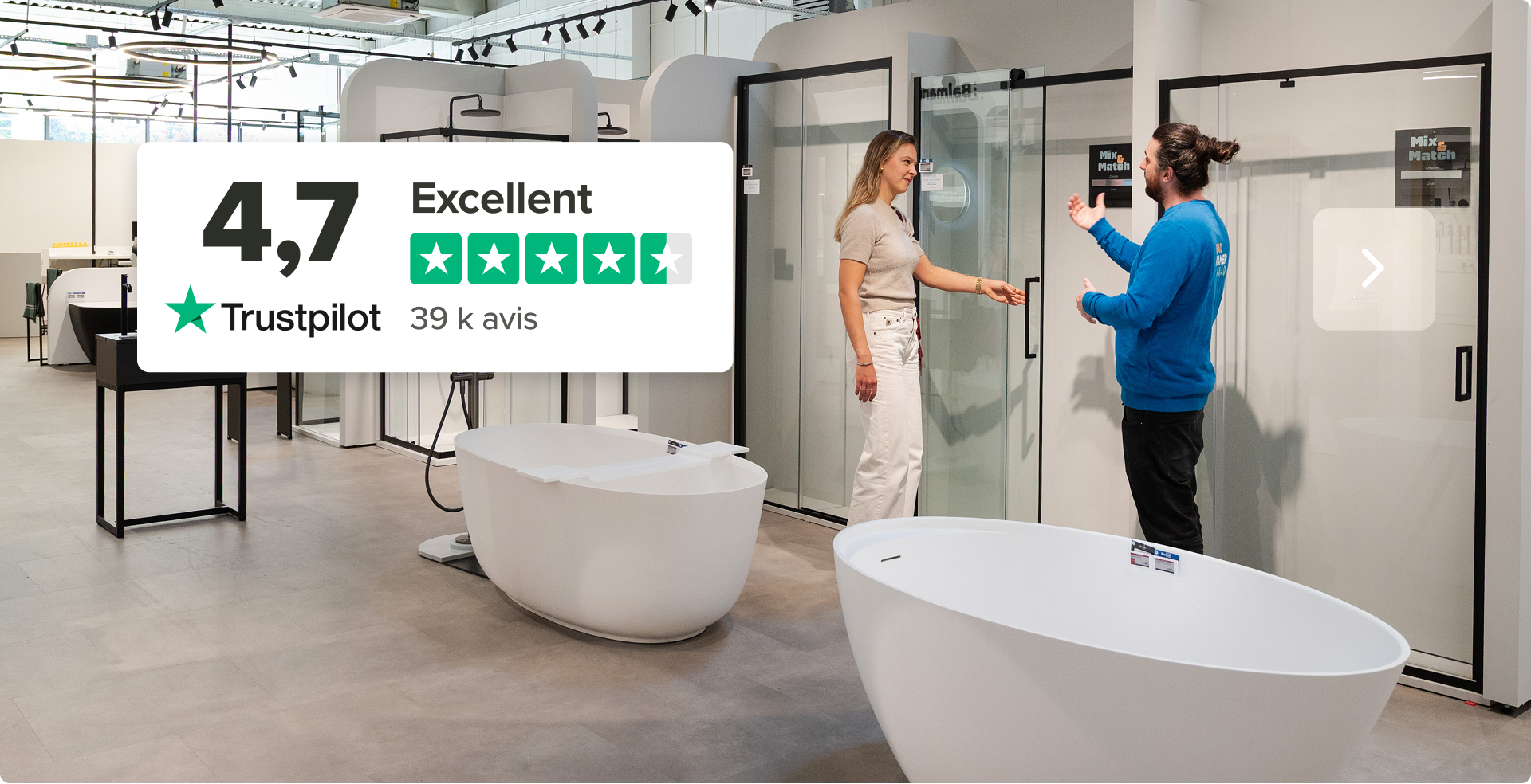Image d’un showroom x²o salles de bains moderne avec plusieurs baignoires et cabines de douche. Le visuel Trustpilot indique “4,7 – Excellent”, cinq étoiles et “39 k avis”, soulignant la satisfaction client chez x²o salles de bains.
