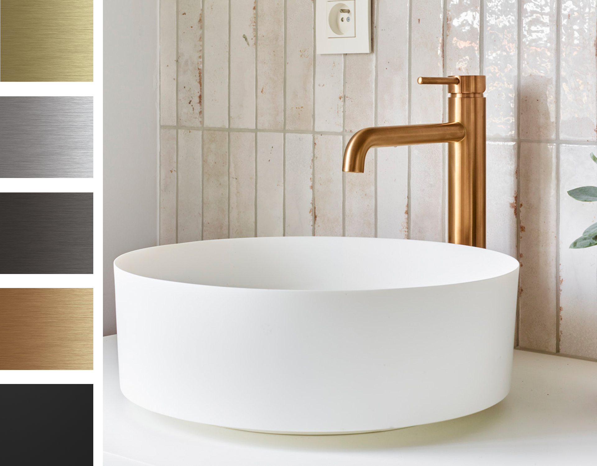 Vasque blanche ronde avec robinet couleur laiton, plusieurs finitions disponibles chez X²O Salles de Bains