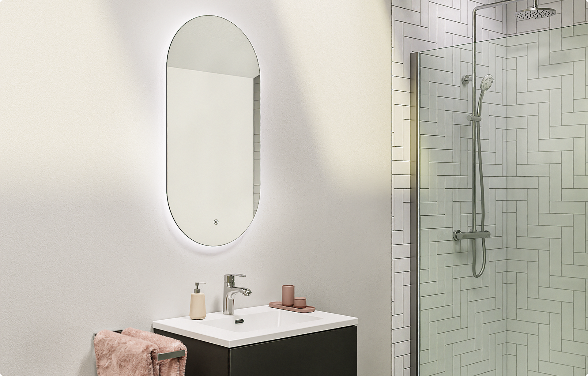 Ovaler Storke Somma Badezimmerspiegel mit integrierter LED-Beleuchtung rundum und Anti-Beschlag-Funktion, montiert über einem Waschbecken mit Chromarmatur neben einer begehbaren Dusche mit Glaswand und weißen Wandfliesen in einem Badezimmer von x²o Badezimmer.