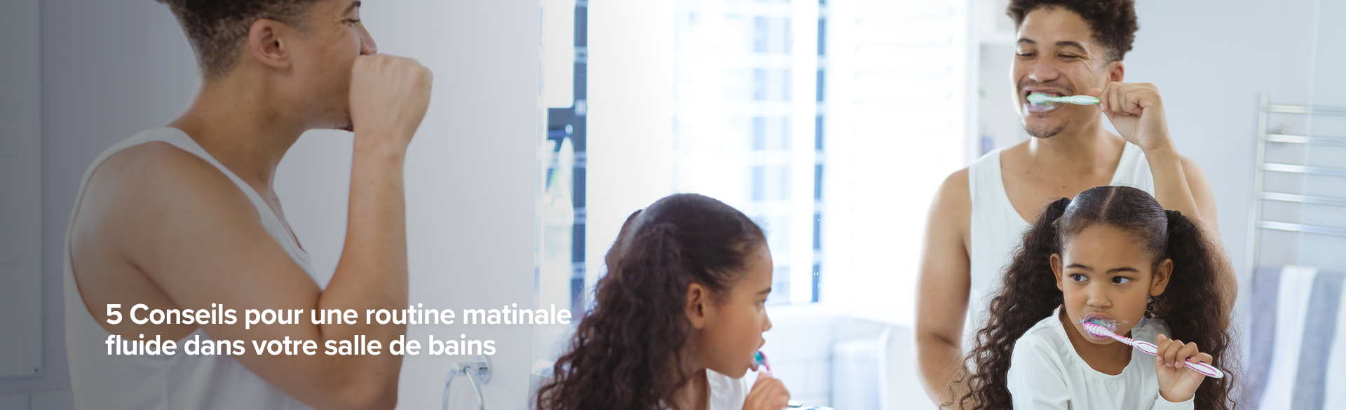 Père et fille se brossent les dents ensemble dans la salle de bains pour une routine matinale fluide