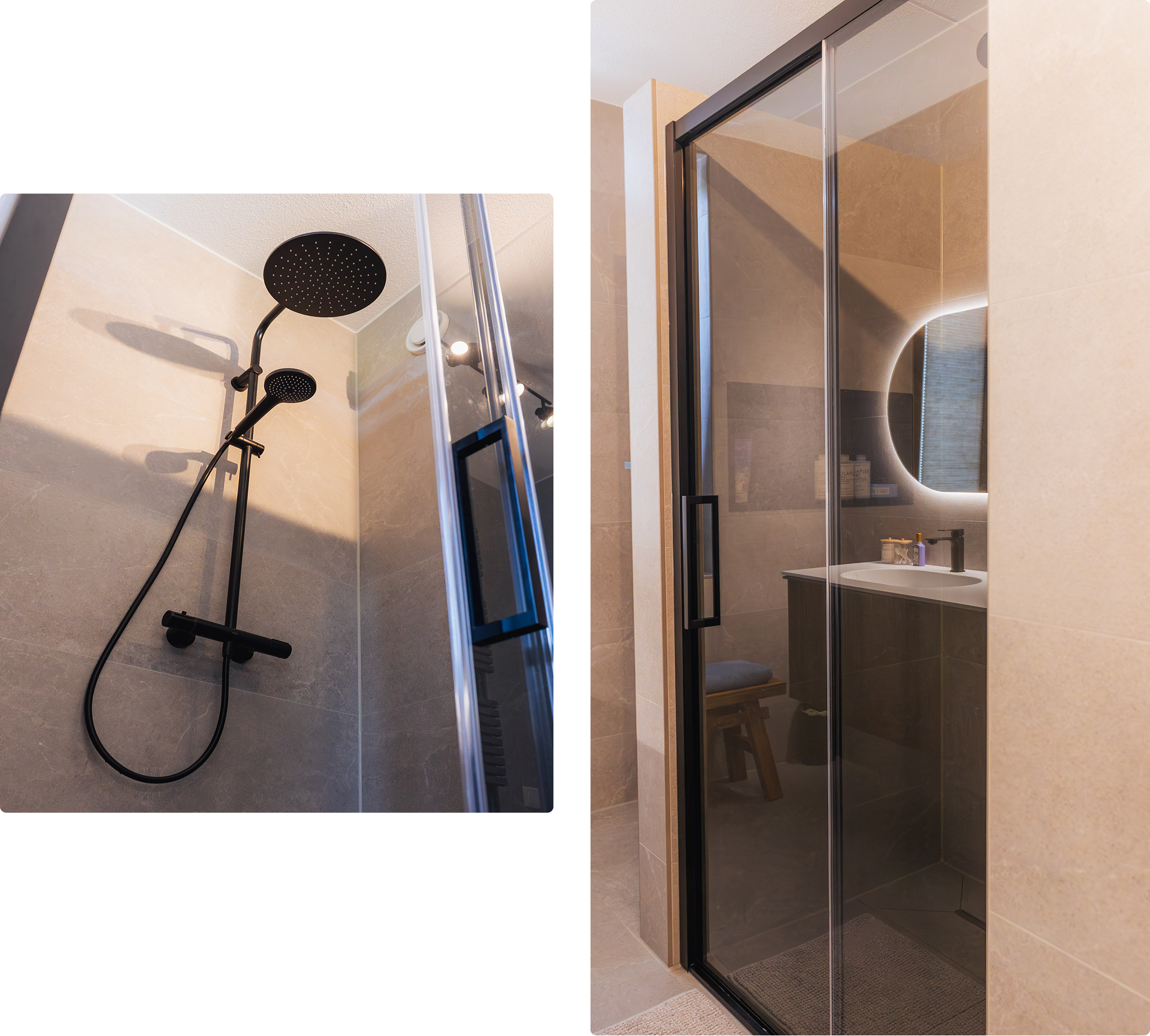 Gauche : Douche pluie noire avec douchette sur un mur clair. Droite : Douche à l’italienne avec porte coulissante en verre et meuble vasque en bois avec miroir éclairé.