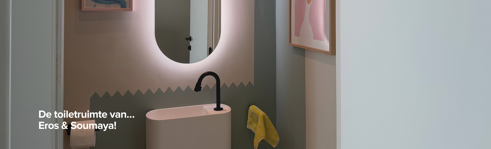 Compacte toiletruimte van x²o badkamers met roze en beige accenten, zwarte kraan en Nederlandse titeltekst over een toiletruimte.