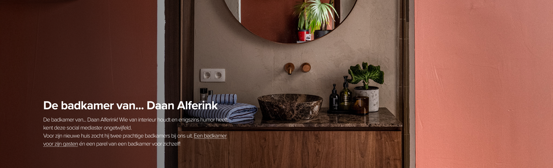 Moderne badkamer met ronde spiegel, marmeren waskom en houten badkamermeubel – X2O badkamers