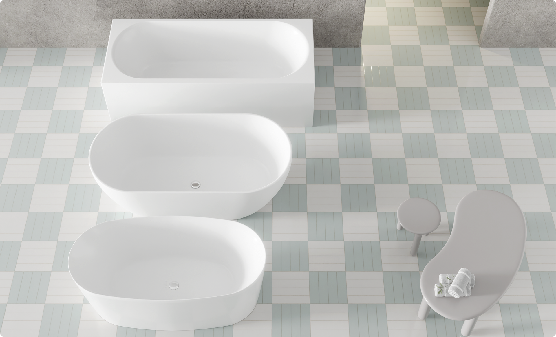 Deze foto van x²o badkamers toont drie moderne witte badkuipen in verschillende lengtes van bovenaf gezien, netjes uitgelijnd op een vloer met groene en witte tegels in blokpatroon, rechts staat een grijs organisch gevormd bijzettafeltje met een handdoek en een klein rond krukje ernaast.