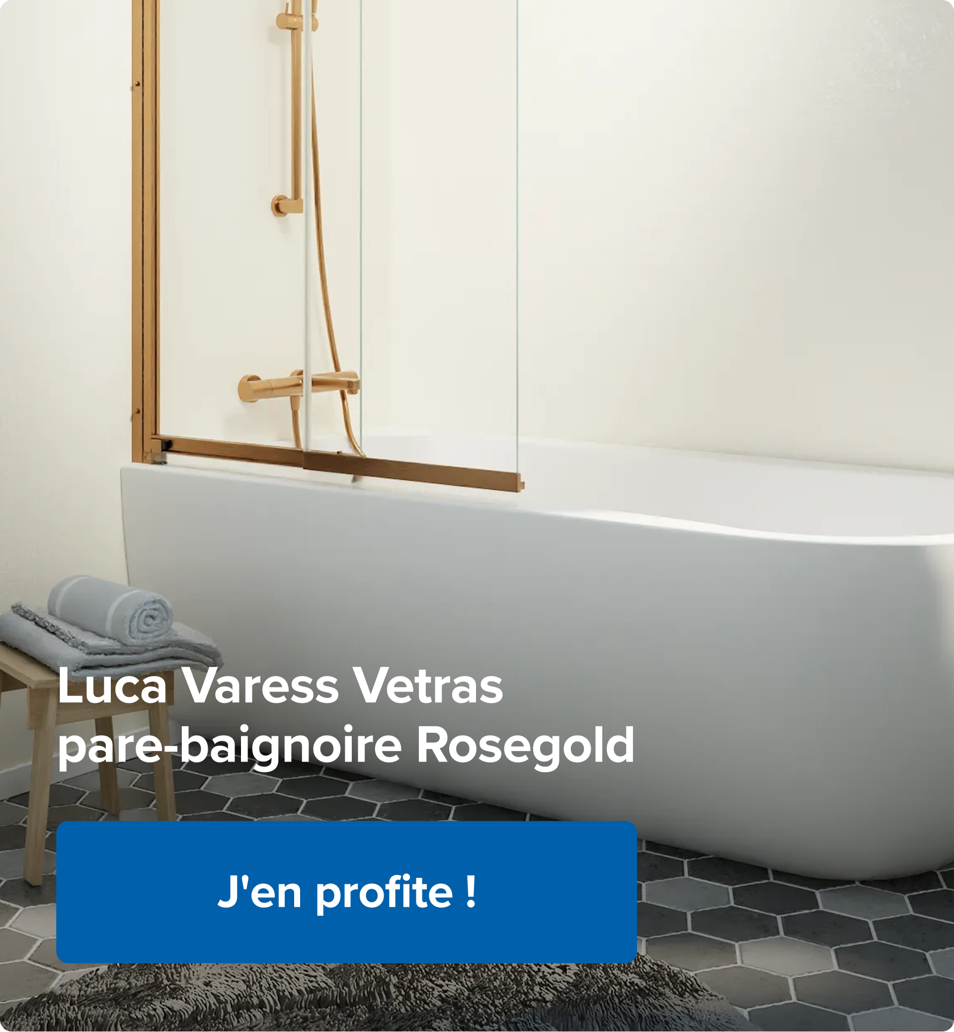 Combinaison bain douche avec baignoire blanche et paroi de bain en verre avec profilé brushed rosegold, associée à une robinetterie rose gold assortie près d’une fenêtre, dans une salle de bains de x²o salles de bains.