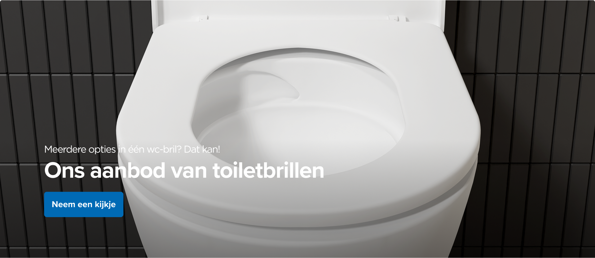 Close-up van een witte wc-bril met de tekst “Meerdere functies in één wc-bril? Geen probleem!” en een blauwe knop. Ontdek het assortiment van x²o badkamers.