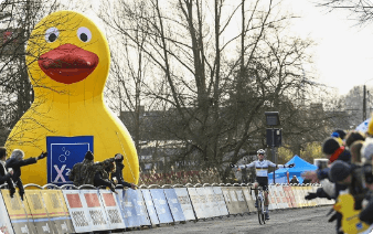 Ducky op de cross