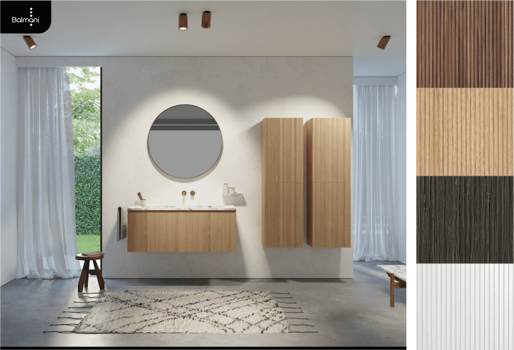 Balmani Badmöbel mit geriffelter Holzstruktur, rundem Spiegel und Hochschränken in hellem Badezimmer.