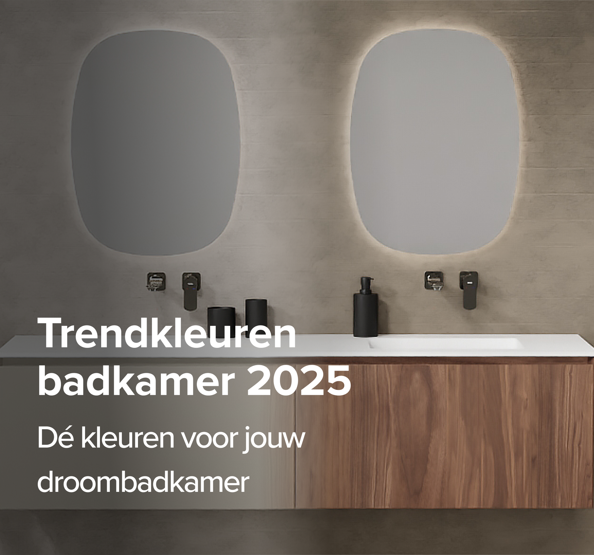 Trendy badkamer in aardetinten met minimalistisch zwevend meubel, asymmetrische spiegels met zachte verlichting en houten kolomkast. Zwarte accenten in douche en accessoires geven het geheel een strak karakter. Een vooruitstrevend x²o badkamers ontwerp voor 2025.