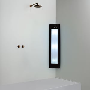 Sunshower Plus M d'angle en saillie en noir avec lumière infrarouge et UV