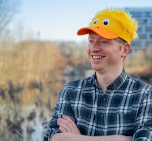 X²O Ducky pet met pruik