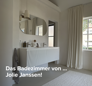 Modernes Badezimmer von x²o Badezimmer mit Balmani Fila Badmöbel und deutschem Titeltext über das Badezimmer von Jolie Janssen.