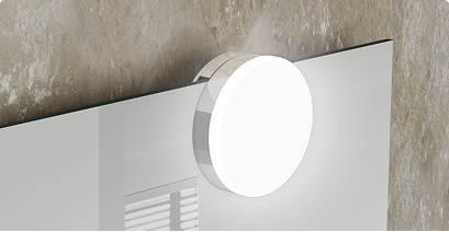 Detail einer runden LED-Leuchte, die auf einem Badezimmerspiegel montiert ist und an einer Betonwand hängt – erhältlich bei x²o badkamers.
