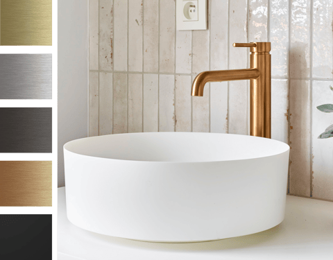 Vasque blanche ronde avec robinet couleur laiton, plusieurs finitions disponibles chez X²O Salles de Bains