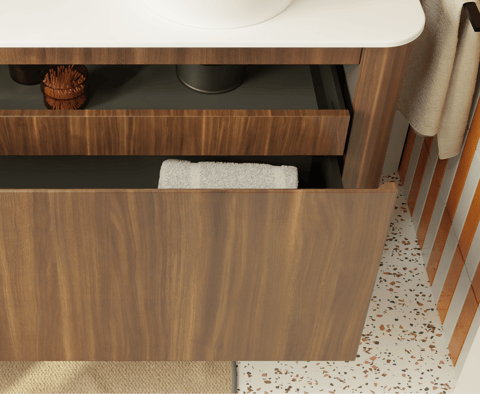 Detail van een houten badkamermeubel van x²o badkamers met gedeeltelijk geopende lade en donkere binnenafwerking.