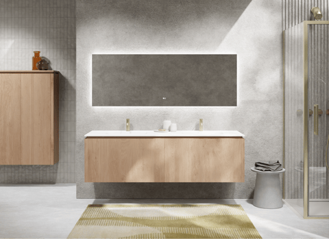 Moderne badkamer van x²o badkamers met houten wastafelmeubel, witte dubbele wastafel, spiegelwand, inloopdouche met glazen wand en lichte neutrale tegels.