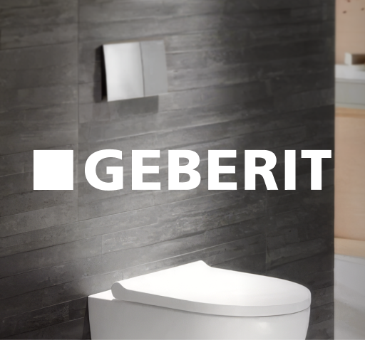 Modernes Badezimmer von x²o Badezimmer mit Geberit Hänge-WC, Holzakzenten und Geberit-Logo.