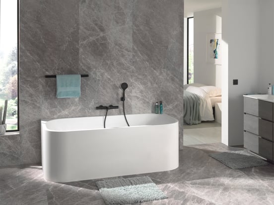 Luca Varess Mezzo halb freistehende Badewanne: 180 x 80 cm, Acryl, Weiß glänzend