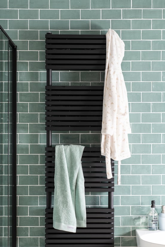 Vipera Vesuvio Doppelhandtuchheizkörper: 50 x 180 cm, Zentralheizung, Schwarz matt, Seiten- & Mittelanschluss, 1799W