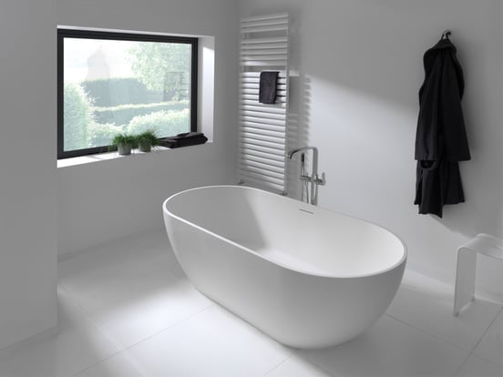 Luca Varess Monterosi ovaal vrijstaand bad 169 x 80 cm Solid Surface mat wit